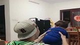 生了个混血二胎，外国老公稀罕成这样，把我置于何地