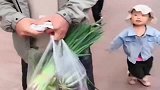 闺女问爸爸要雪糕，宝爸不给，结果小情人生气了，后果很严重！