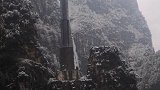 天门山索道上看风景