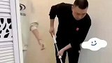 儿子上学要生活费，因为手上多了个小玩意，生活费直接翻一倍