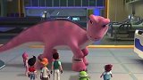时空龙骑士：小恐龙受伤了，腿上流血，都不能站起来了