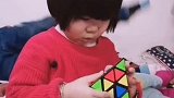 把魔方玩飞了……