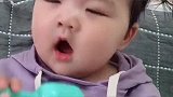 小胖妹的表情，也太可爱了吧