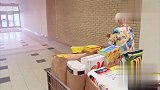 购物车里的商品自己跳出来，把美女气坏了