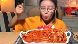 吃辣泡菜，满满一盘泡菜，一口气吃完不了