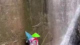 钓鱼果然会毁一生，冒着丢命的风险前往钓位