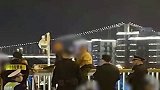 柳州 七位老人都是残疾人，他们想要回被城管扣留的三轮车！方法可不可取？