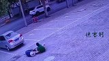 老人突发身体不适，烧烤店女老板上演“最美冲刺”社会百态 安全 暖心正能量 监控下的一幕 人间温暖