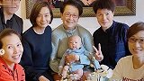 蔡少芬儿子近照曝光，被众人争宠抱抱，2个月已长成小可爱