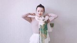 百看不厌的丝巾系法：冬天搭配大衣更合适，凸显女人穿衣品位