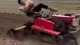 乘坐式履带旋耕机，旋耕深度竟可达25公分！