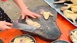 农村小姑娘一天切几百只鸡，这刀工太熟练了，不输顶级大厨