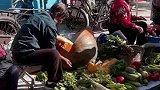 早市见到大南瓜，要不是亲眼所见，这谁敢相信啊