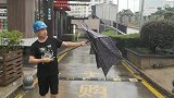 台风“白鹿”登陆东山！记者一线追风，新伞出门被吹散架