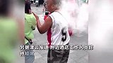 男子拦在婚车前索要香烟“闹喜”，点名必须要“中华”烟：不给我不走