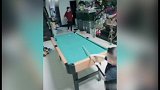 宝宝展示斯诺克按色进球 停不下来