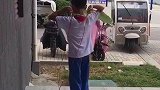 搞笑短视频，虽然这个孩子很有跳绳的天赋，但是有点不经夸呀