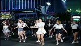 果然C位是属于小黄毛的， 硬生生把主角洪真英的风头抢去！