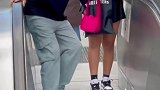 好家伙，一开始以为小哥是不敢乘坐扶梯