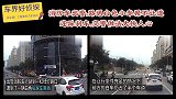 消防车出警，路遇白色小车拒不让道连踩刹车，交警做法大快人心