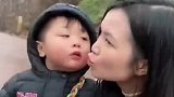 妈妈总是忍不住想亲亲儿子，妈妈欲擒故纵，儿子将计就计