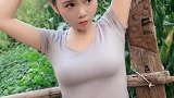 乡下姑娘好身材，一身休闲装也能展显无限性感