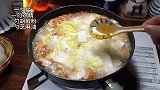 秋天来一碗鸡蛋白菜豆腐汤,清爽解腻,暖心又暖胃