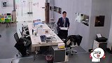 董明珠看吴茂华溜进办公室干啥，忍不住露出姨妈笑，真优秀