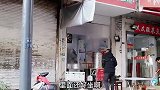 绣花巷老店南京人包子铺，特色小笼包卤多不甜，瘦肉多肉馅不松散
