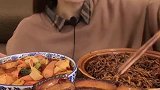 杂酱面配红烧肉，冬天更暖和哦！