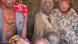 原始部落。红泥族唯一百岁老人