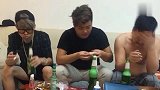 小伙吹牛自己在家里是老虎，结果下一秒却惨被打脸了