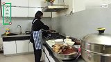 清香和婆婆准备中秋团圆饭，地锅扣肉一大锅，专等姐姐回娘家