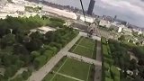 飞越巴黎！埃菲尔铁塔推出免费高空滑索项目