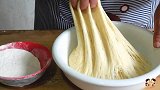 3根香蕉1碗面，做出香甜可口面食，香软蓬松，家人抢着吃