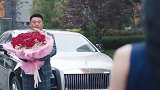 这女的给司机小费得好几张吧