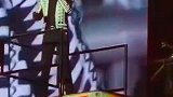 肖战现身演唱会，倾情献唱无羁，超酷帅