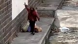 这才是隐藏的高手，大哥身体在流浪，心却在飞扬