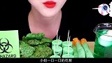 小姐姐吃超搞怪的甜品，这么多可怕的美食，你最害怕哪一款呢