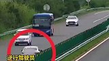 女司机在高速上逆行，事后报警自首