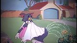 猫和老鼠：汤姆真是飘了，带上翅膀就想飞，结果屁股成花洒
