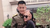 美女找了男朋友，是一位兵哥哥，高兴的跳舞了。