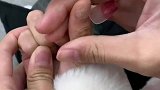 女朋友生气不让牵手这下更生气了
