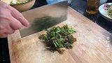 新采摘的香椿，怎样吃才美味呢？不妨试试这样做
