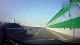 路怒症，在快车道慢悠悠的，看你超车立马就踩油门