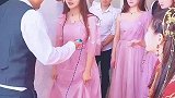伴郎玩游戏时套路伴娘，直接把伴娘整害羞了！