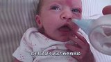 前一秒还准备哭的宝宝，忽然在爸爸的怀里笑了，要不要这么可爱