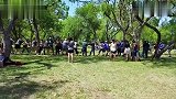 兄弟你这是扔东西还是谋杀啊，专门往人脸上砸