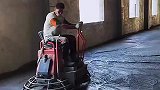 这样给水泥抛光，看着都好玩