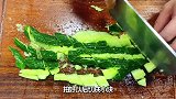 拍黄瓜切记不能直接用刀切，大厨教你拍黄瓜饭店做法，爽口解油腻
